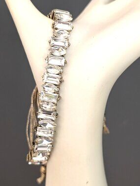 Elegant glass/crystal bracelet with bolo closure